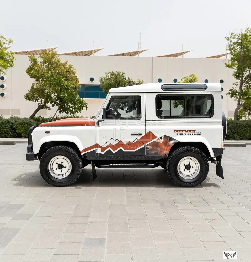 2015 لاند روفر ديفيندر 90