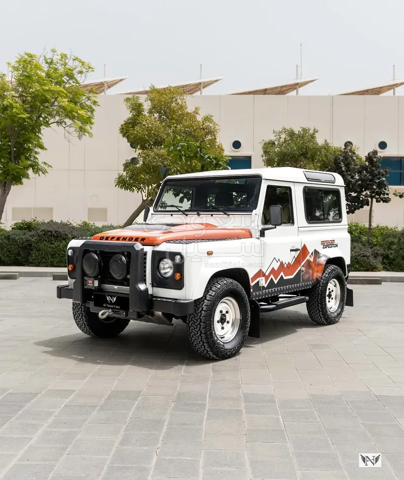 2015 لاند روفر ديفيندر 90
