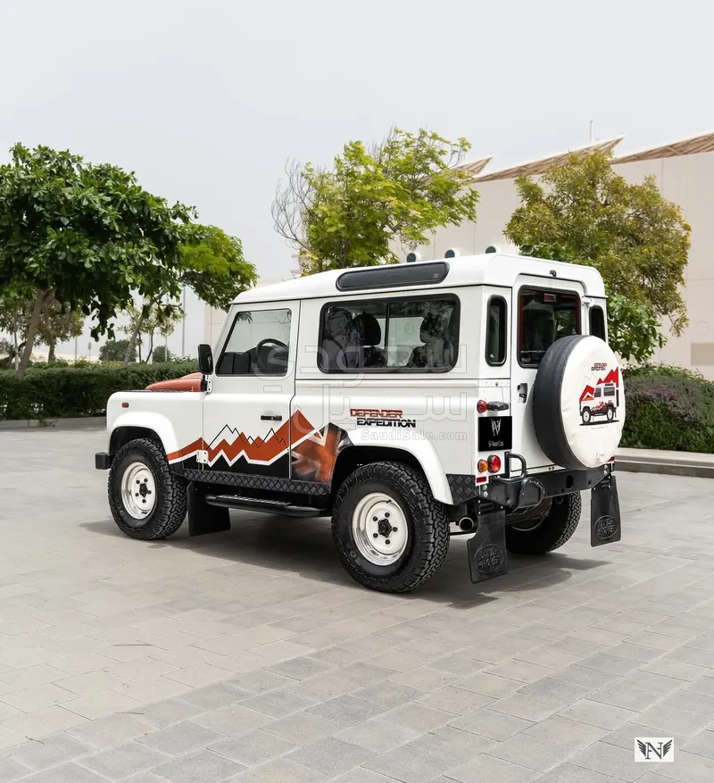 2015 لاند روفر ديفيندر 90