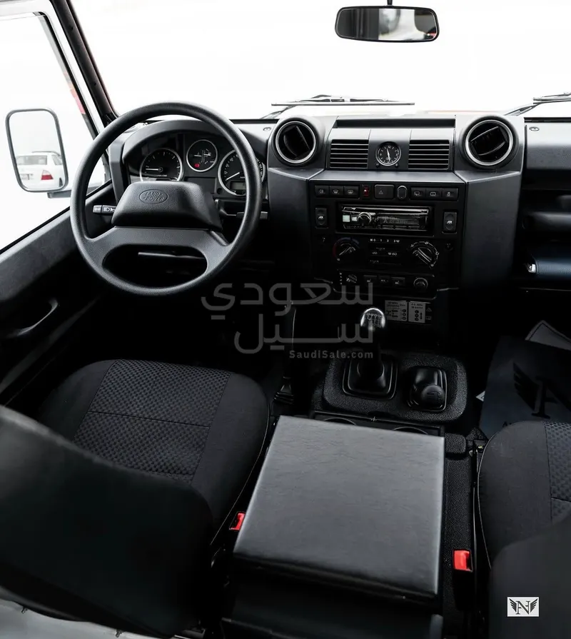 2015 لاند روفر ديفيندر 90