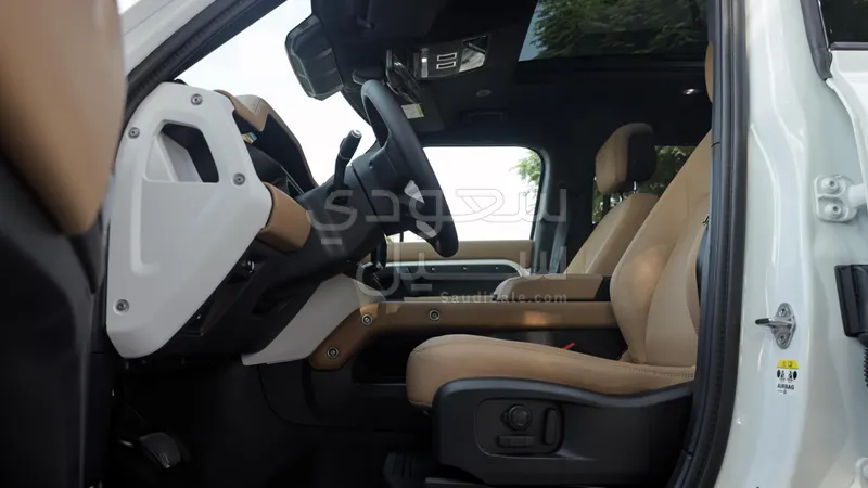 2025 لاند روفر ديفيندر 110