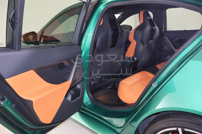 2025 بي ام دبليو الفئة ام إم 5 كومبيتيشن