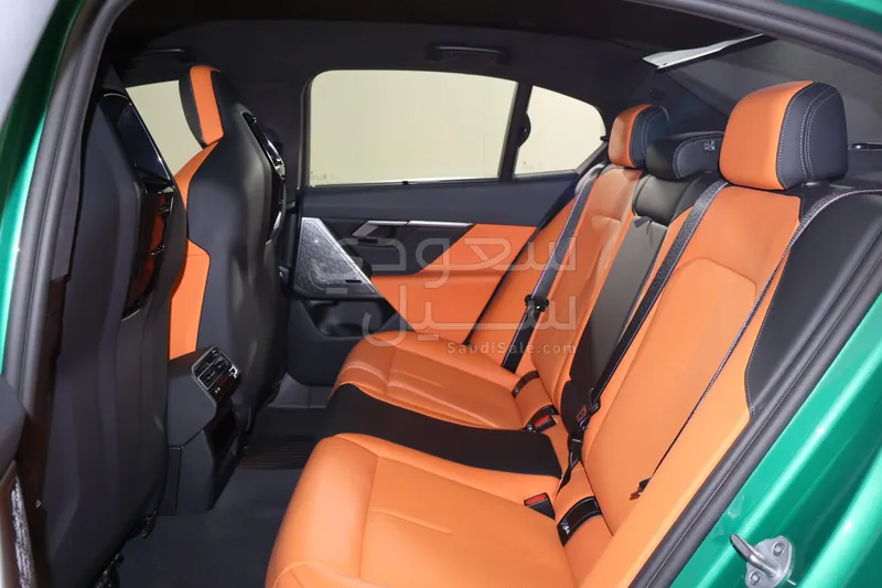 2025 بي ام دبليو الفئة ام إم 5 كومبيتيشن