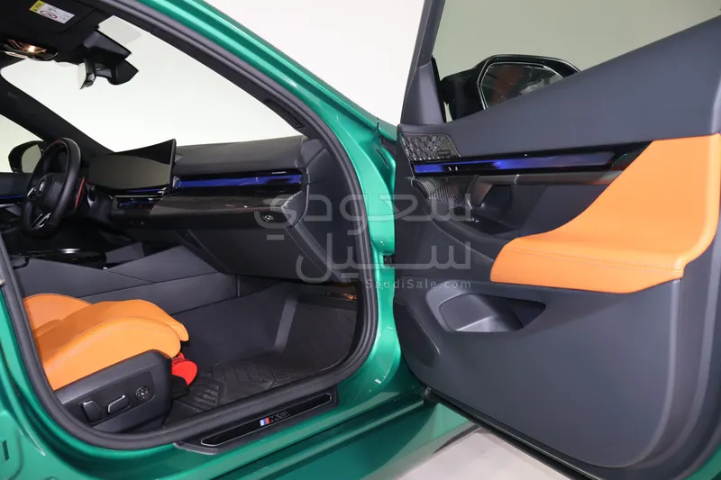 2025 بي ام دبليو الفئة ام إم 5 كومبيتيشن