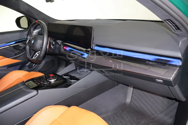 2025 بي ام دبليو الفئة ام إم 5 كومبيتيشن