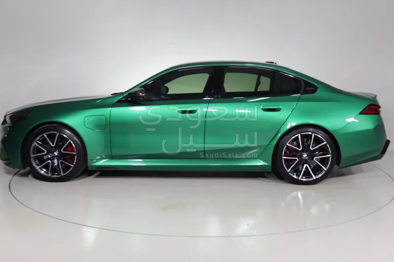 2025 بي ام دبليو الفئة ام إم 5 كومبيتيشن