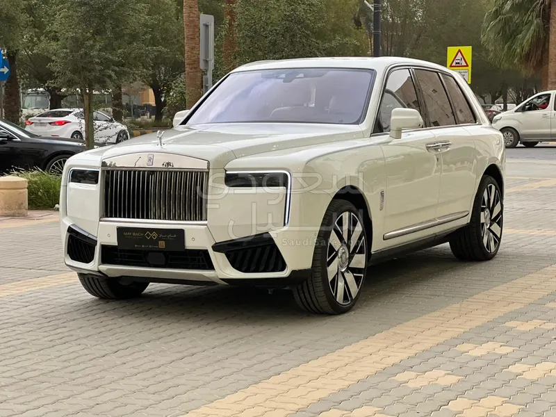 2023 رولز رويس كولينان سلفر بادج