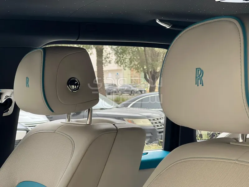 2023 رولز رويس كولينان سلفر بادج