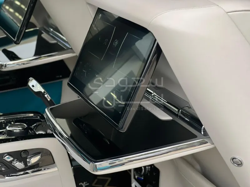 2023 رولز رويس كولينان سلفر بادج