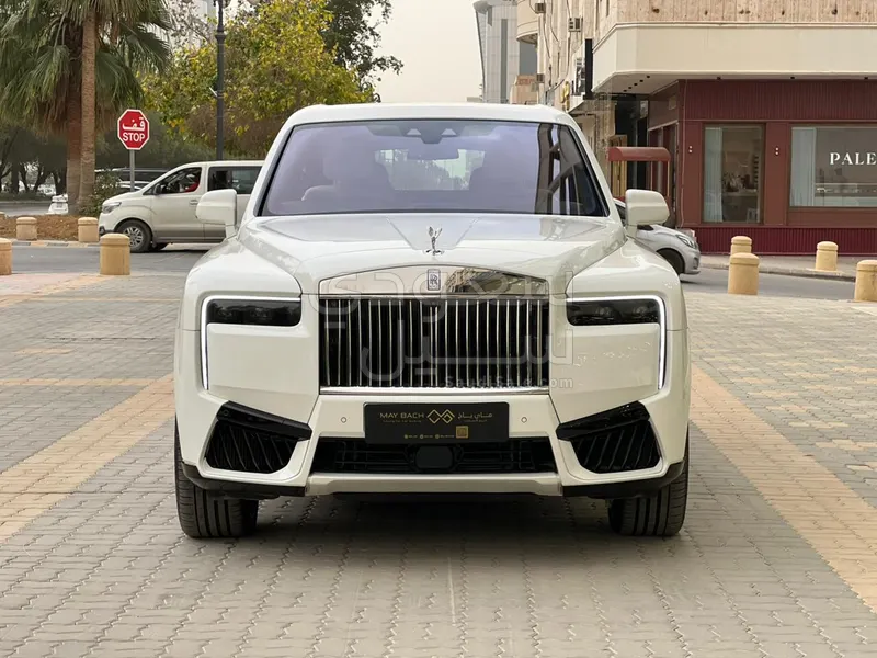 2023 رولز رويس كولينان سلفر بادج