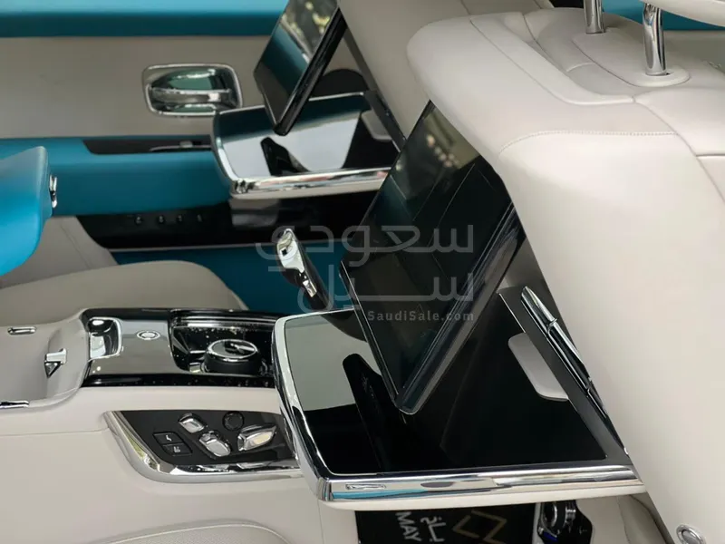 2023 رولز رويس كولينان سلفر بادج