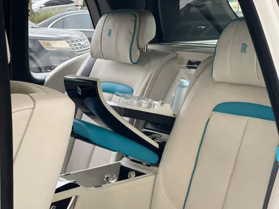 2023 رولز رويس كولينان سلفر بادج