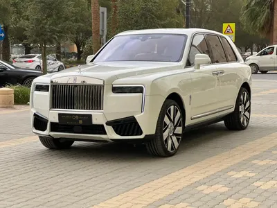 2023 رولز رويس كولينان سلفر بادج