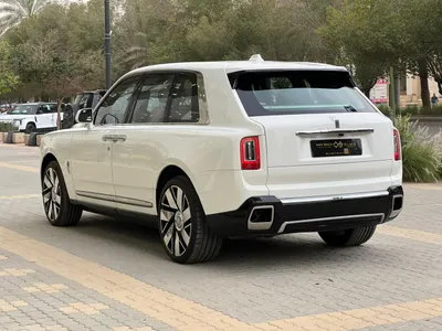 2023 رولز رويس كولينان سلفر بادج