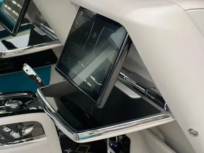 2023 رولز رويس كولينان سلفر بادج