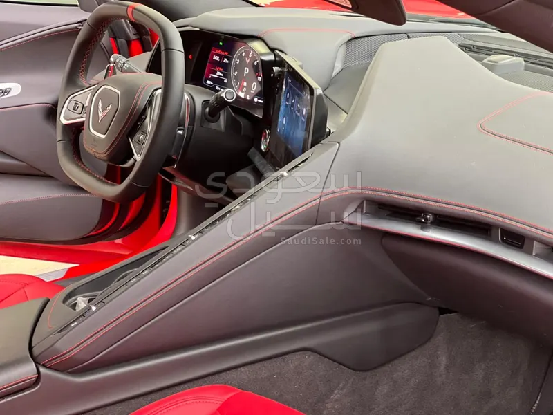 2025 شفروليه كورفيت سي 8