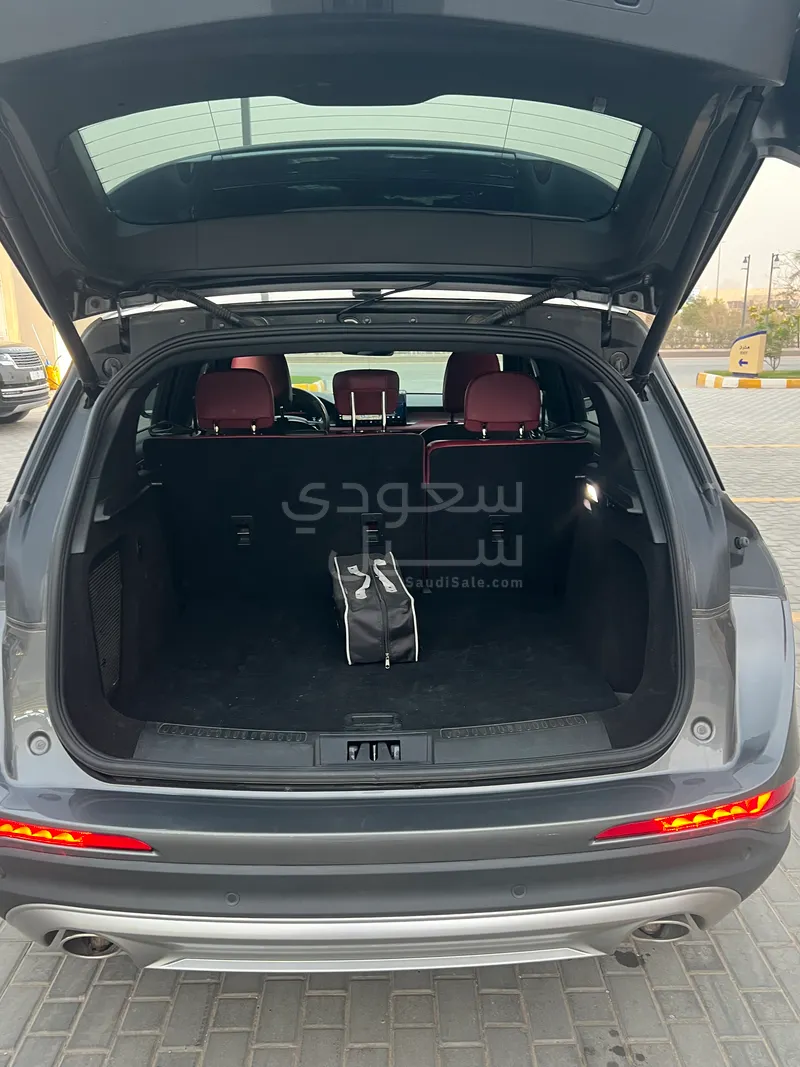 2023 لنكولن كورسير