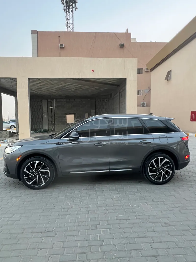 2023 لنكولن كورسير