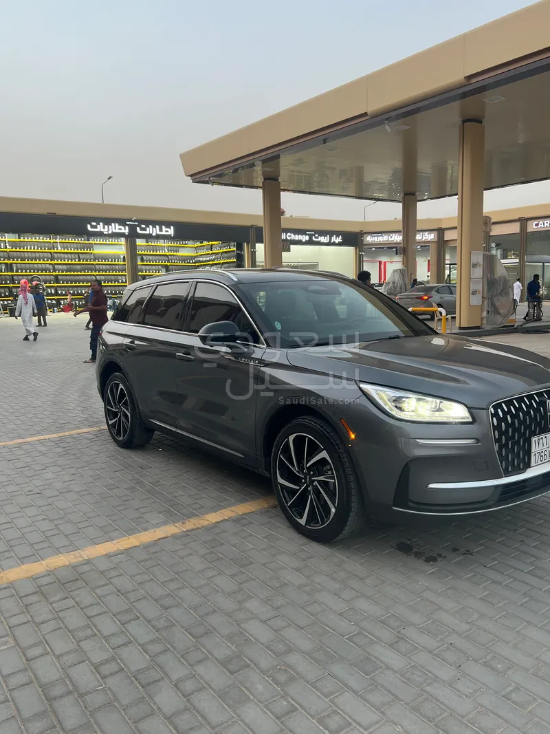 2023 لنكولن كورسير