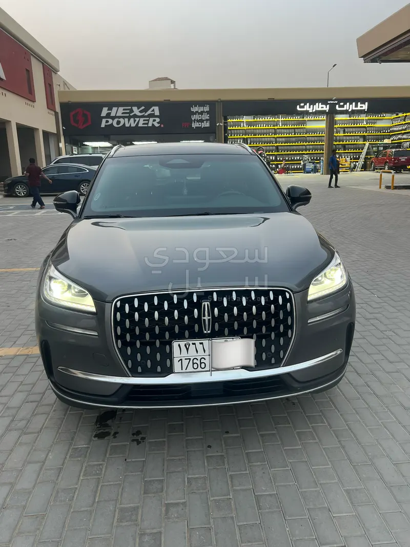 2023 لنكولن كورسير