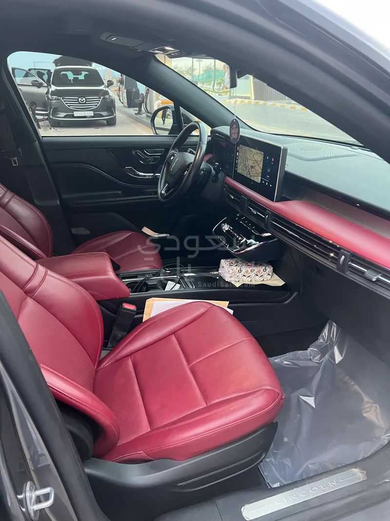 2023 لنكولن كورسير