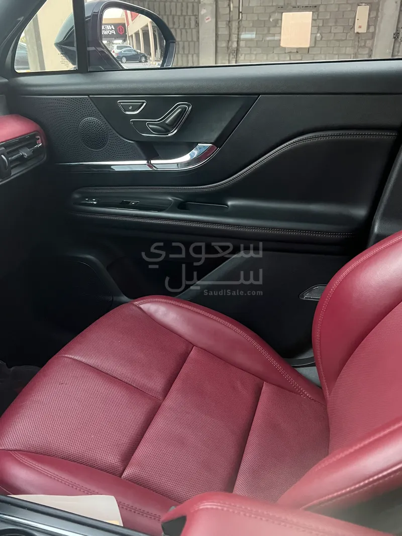 2023 لنكولن كورسير