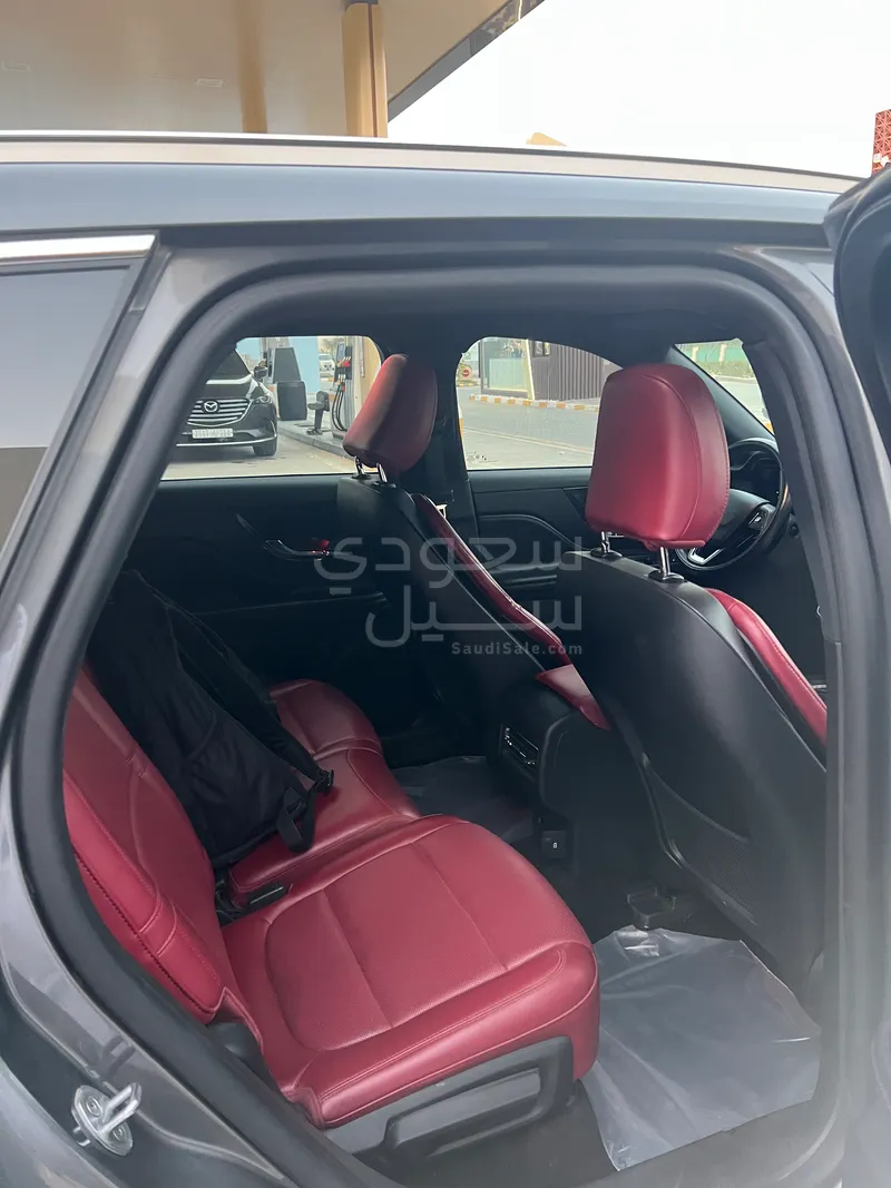 2023 لنكولن كورسير