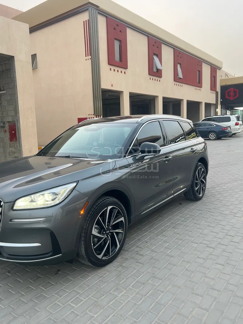 2023 لنكولن كورسير