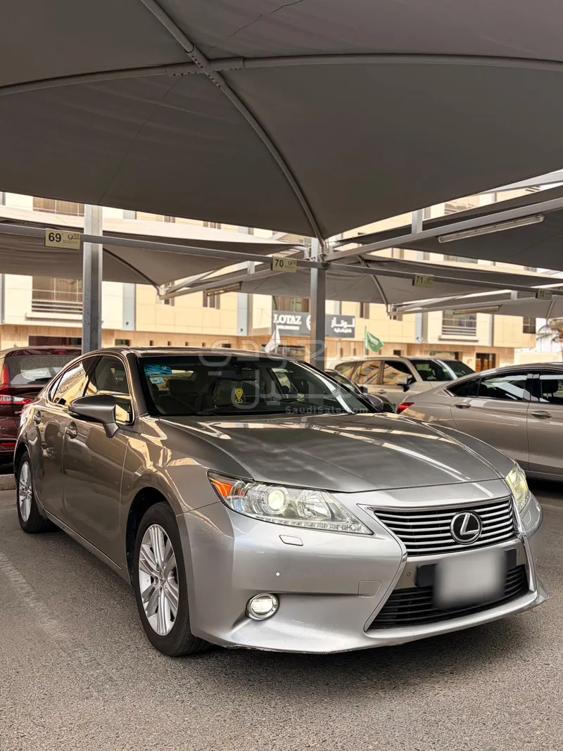 2015 لكزس إي إس 250