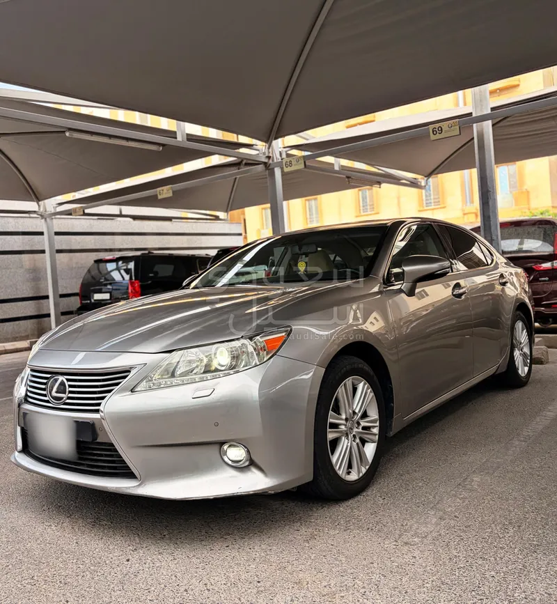 2015 لكزس إي إس 250