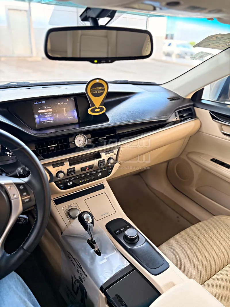 2015 لكزس إي إس 250