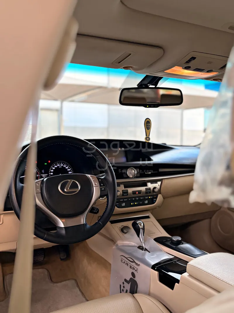 2015 لكزس إي إس 250