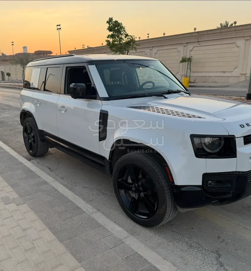 2022 لاند روفر ديفيندر اكس 110