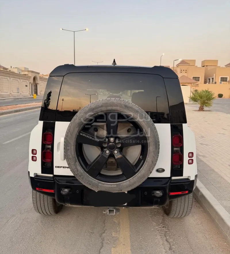 2022 لاند روفر ديفيندر اكس 110