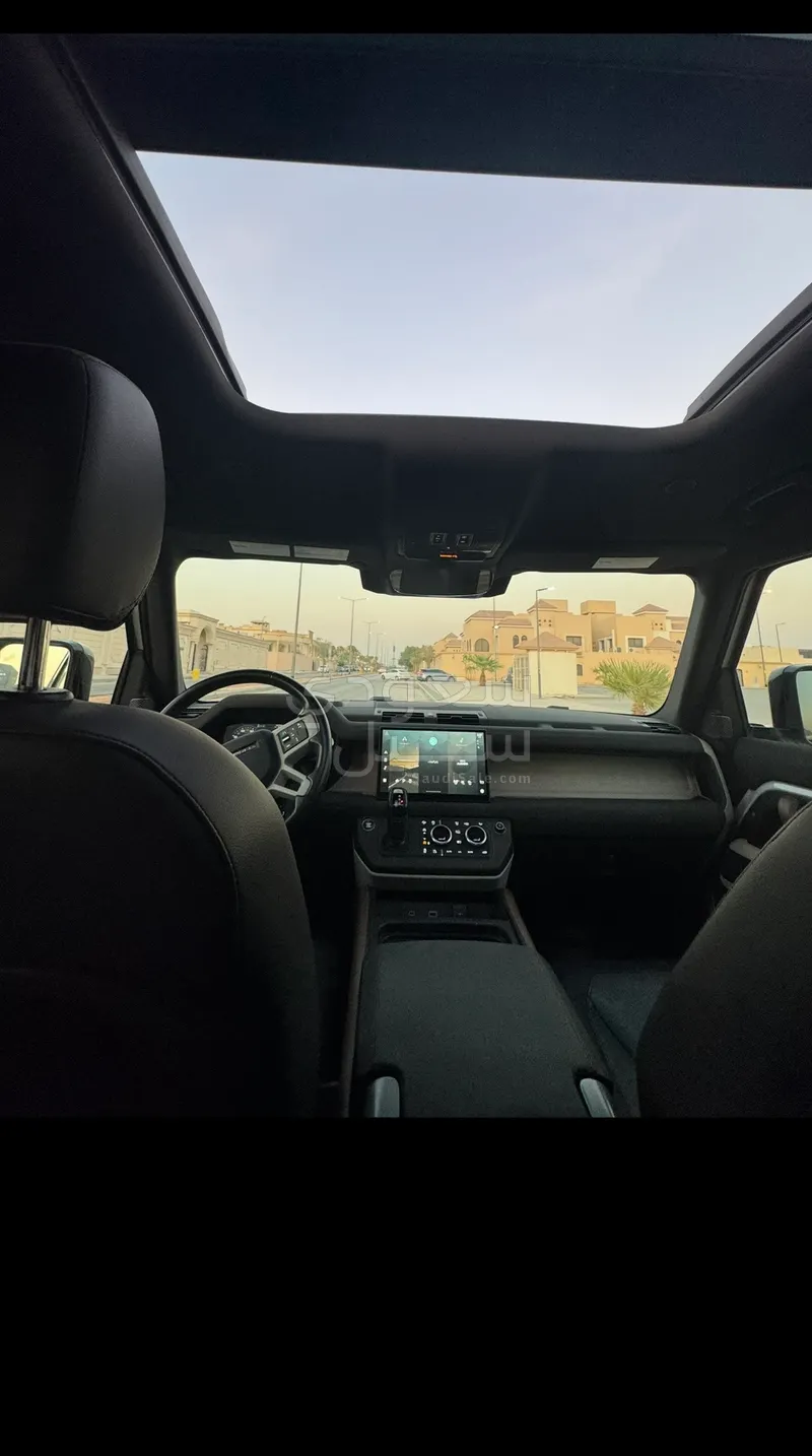 2022 لاند روفر ديفيندر اكس 110