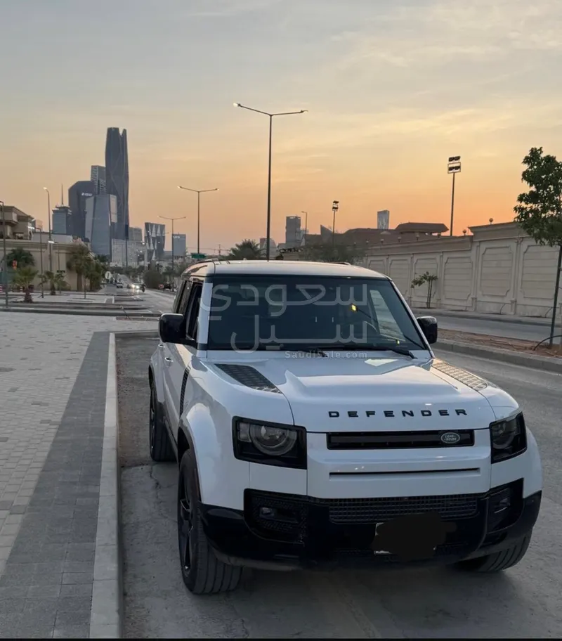 2022 لاند روفر ديفيندر اكس 110