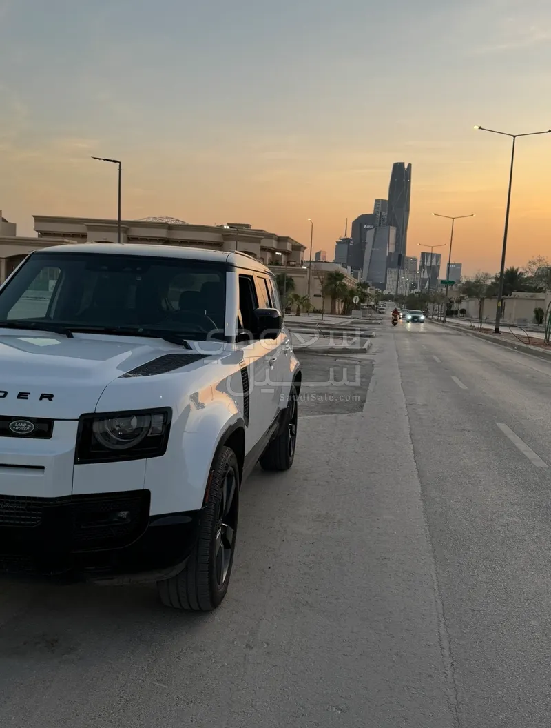 2022 لاند روفر ديفيندر اكس 110
