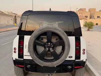 2022 لاند روفر ديفيندر اكس 110