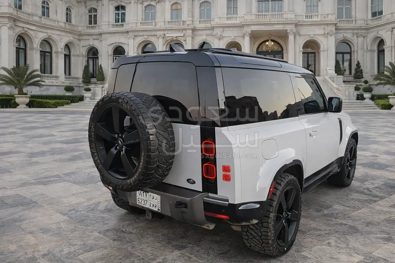 2021 لاند روفر ديفيندر 90
