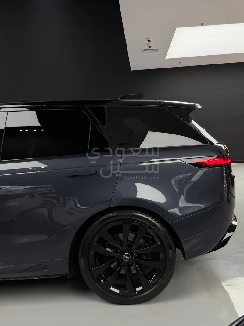 2025 لاند روفر رينج روفر سبورت اتش اس اي