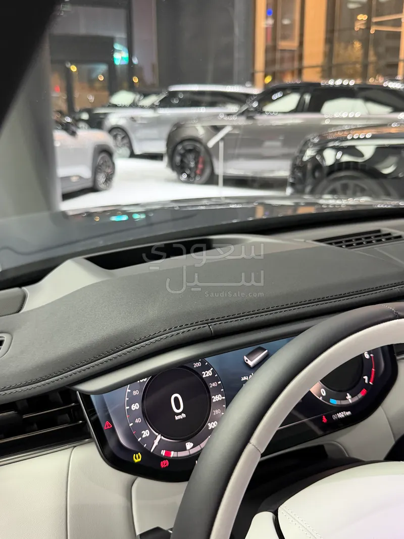 2025 لاند روفر رينج روفر سبورت اتش اس اي