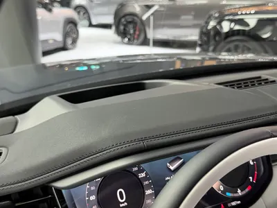 2025 لاند روفر رينج روفر سبورت اتش اس اي