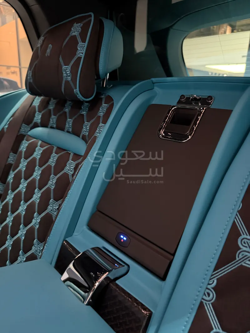 2026 رولز رويس كولينان بلاك بادج