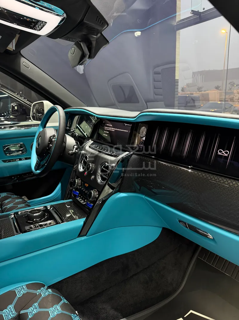 2026 رولز رويس كولينان بلاك بادج