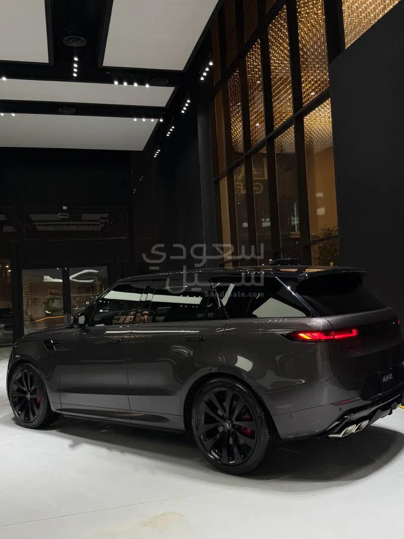 2025 لاند روفر رينج روفر سبورت اتش اس اي