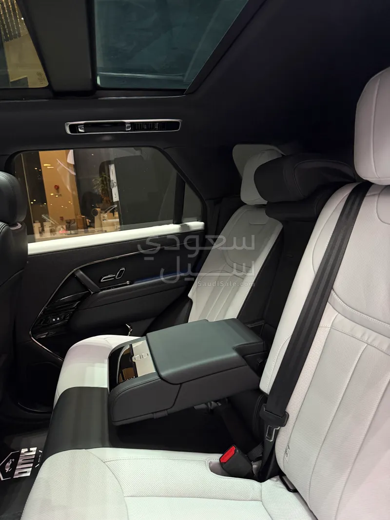 2025 لاند روفر رينج روفر سبورت اتش اس اي