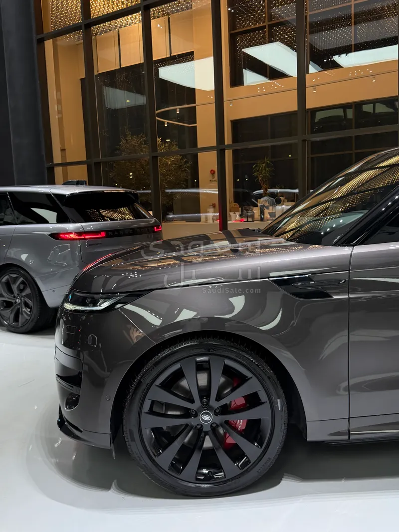 2025 لاند روفر رينج روفر سبورت اتش اس اي