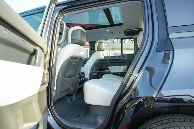 2026 لاند روفر ديفيندر اتش اس اي