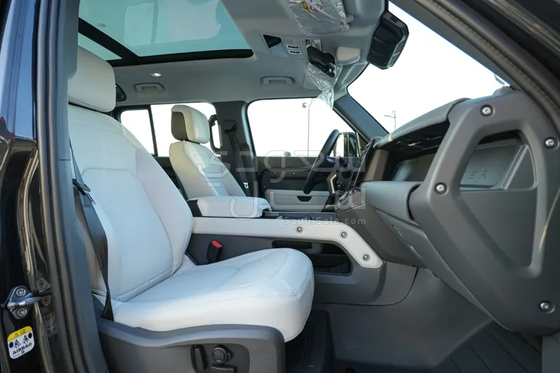 2026 لاند روفر ديفيندر اتش اس اي