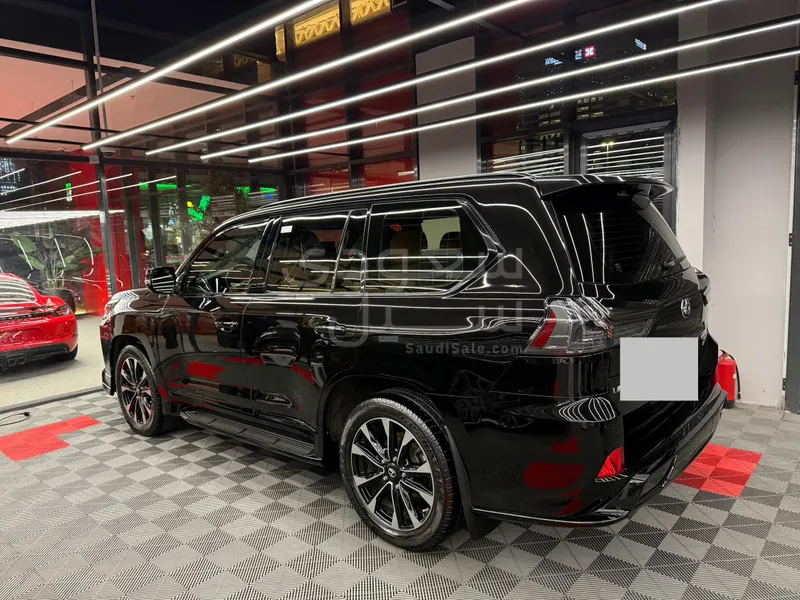 2021 لكزس إل إكس 570